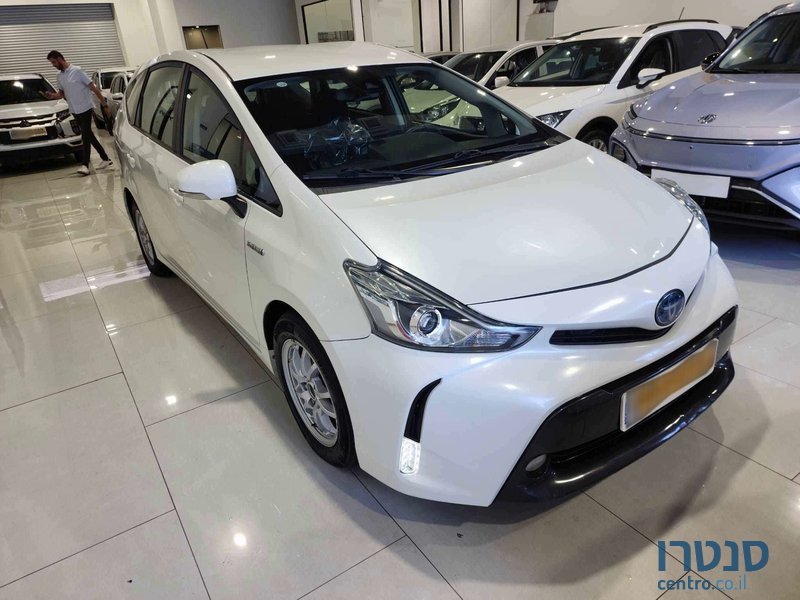 2021' Toyota Prius+ photo #2