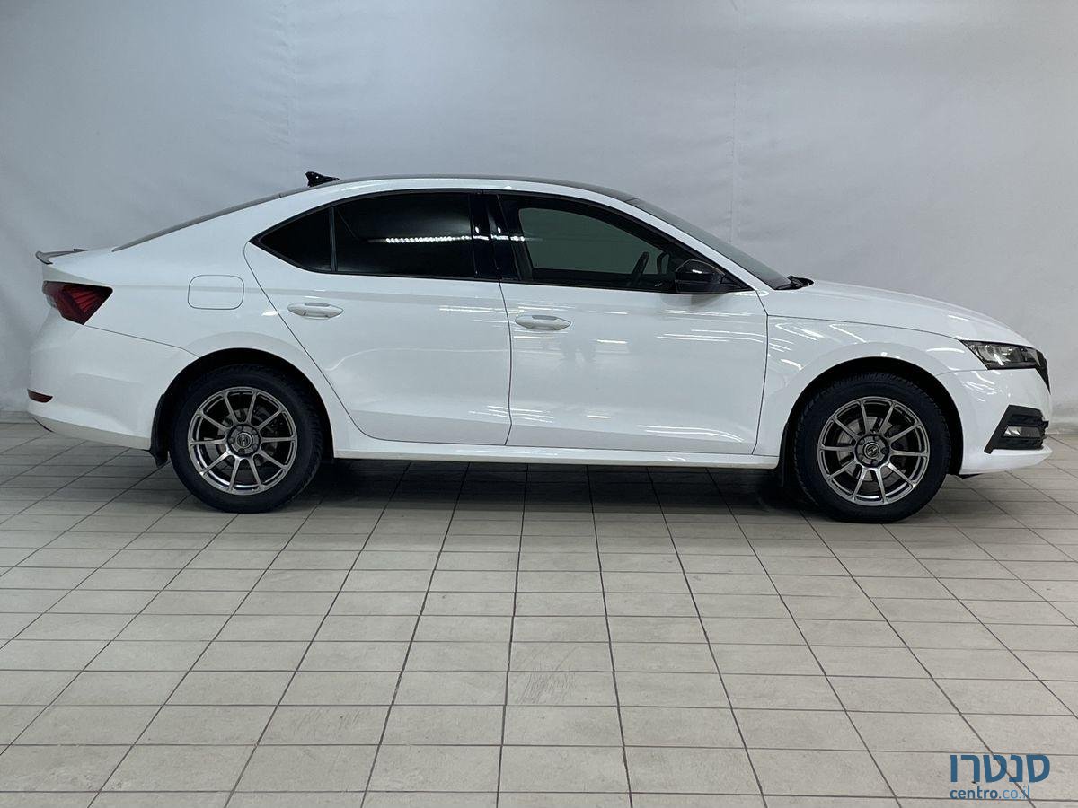2021' Skoda Octavia photo #3