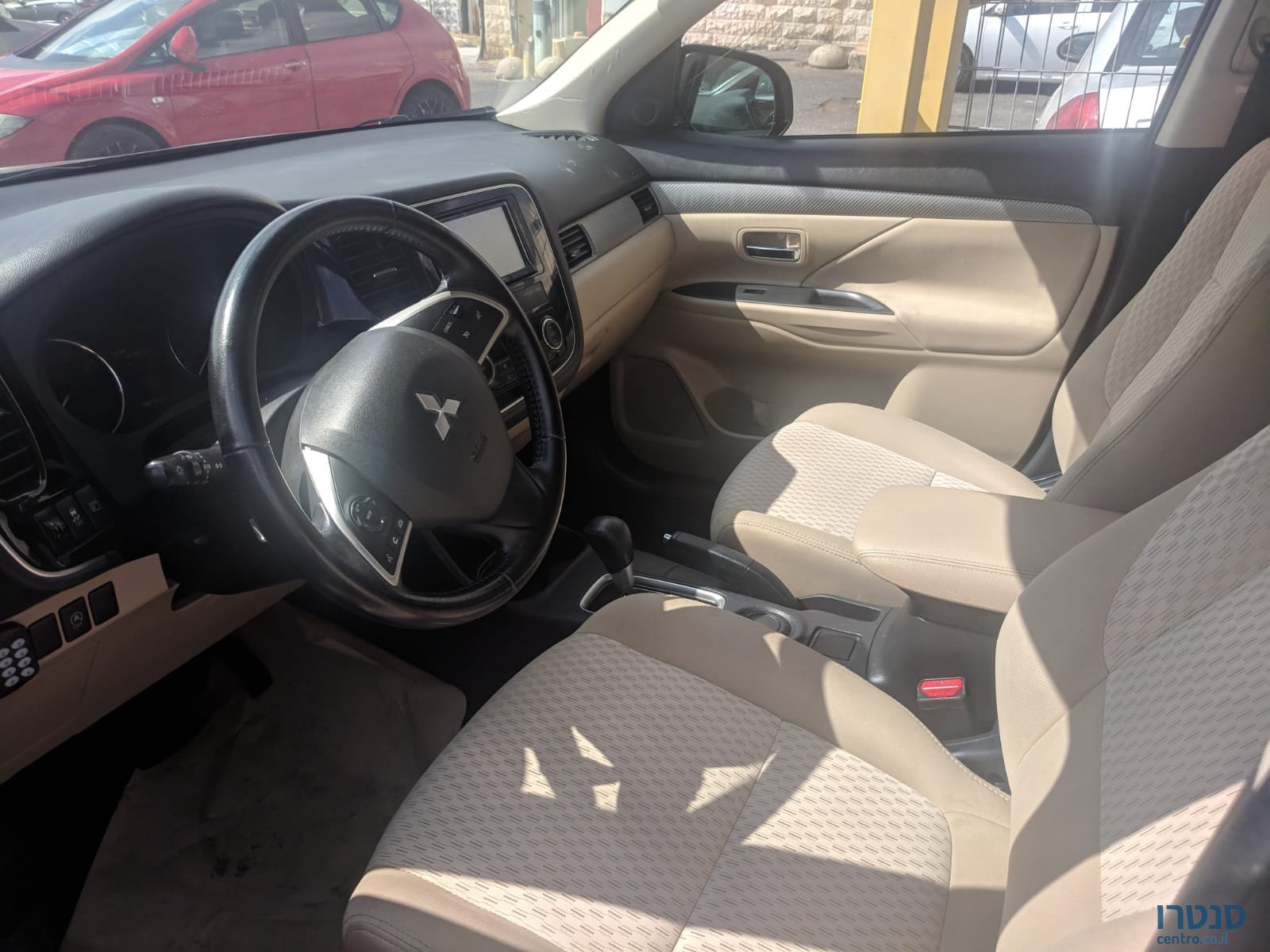 2015' Mitsubishi Outlander photo #3