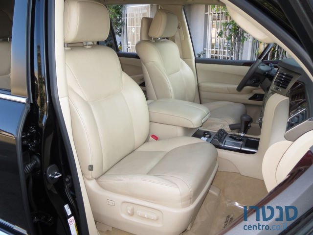 2013' Lexus LX 570 photo #3