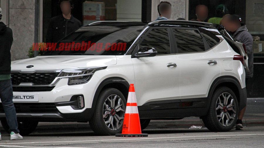 Kia compact crossover caught completely uncovered, and it's called Seltos