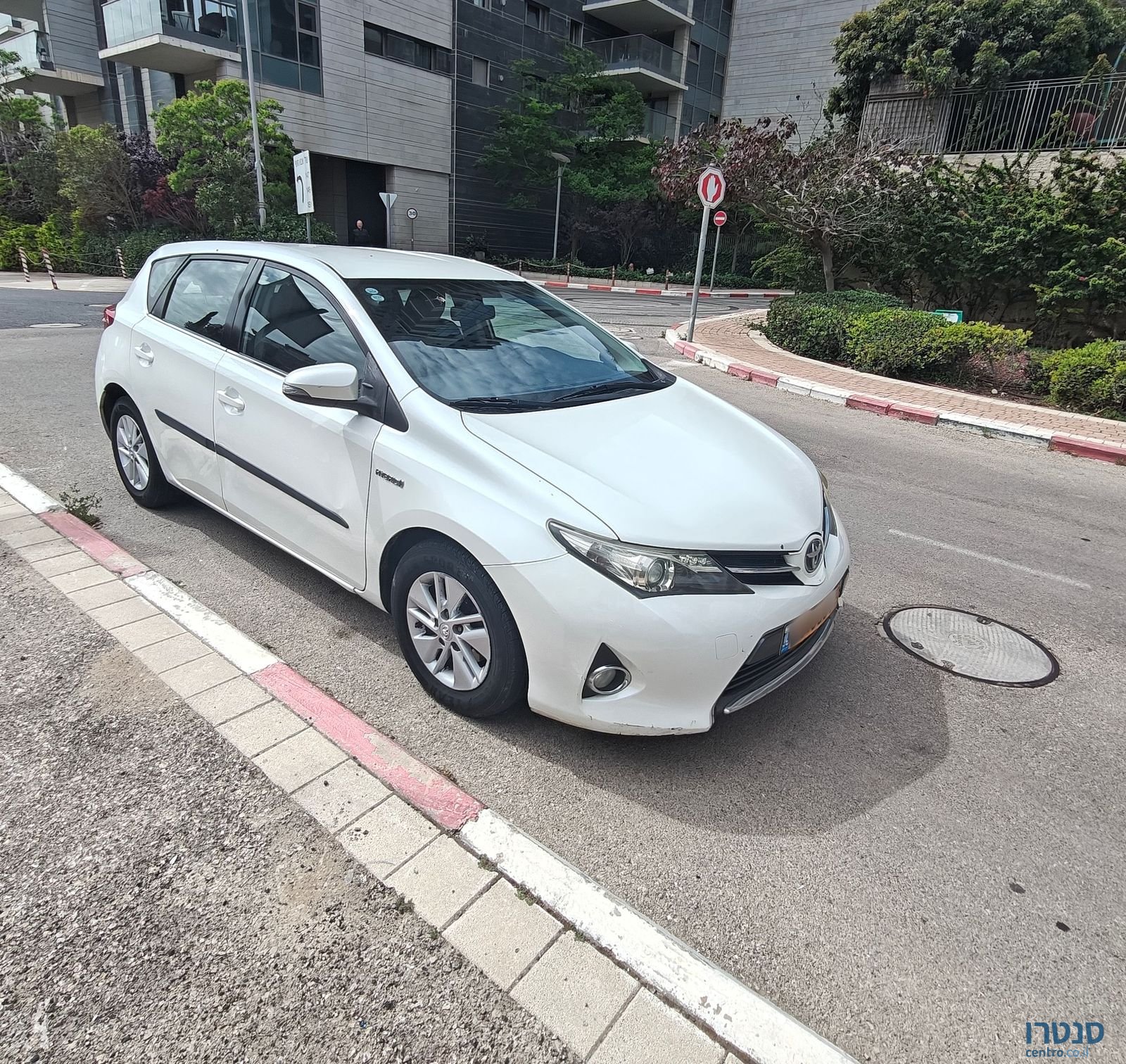2013' Toyota Auris טויוטה אוריס photo #2
