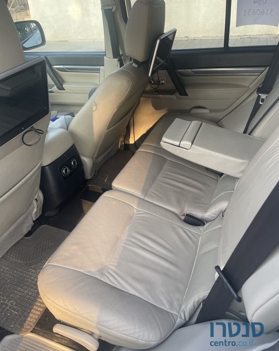 2017' Mitsubishi Pajero מיצובישי פג'רו photo #5