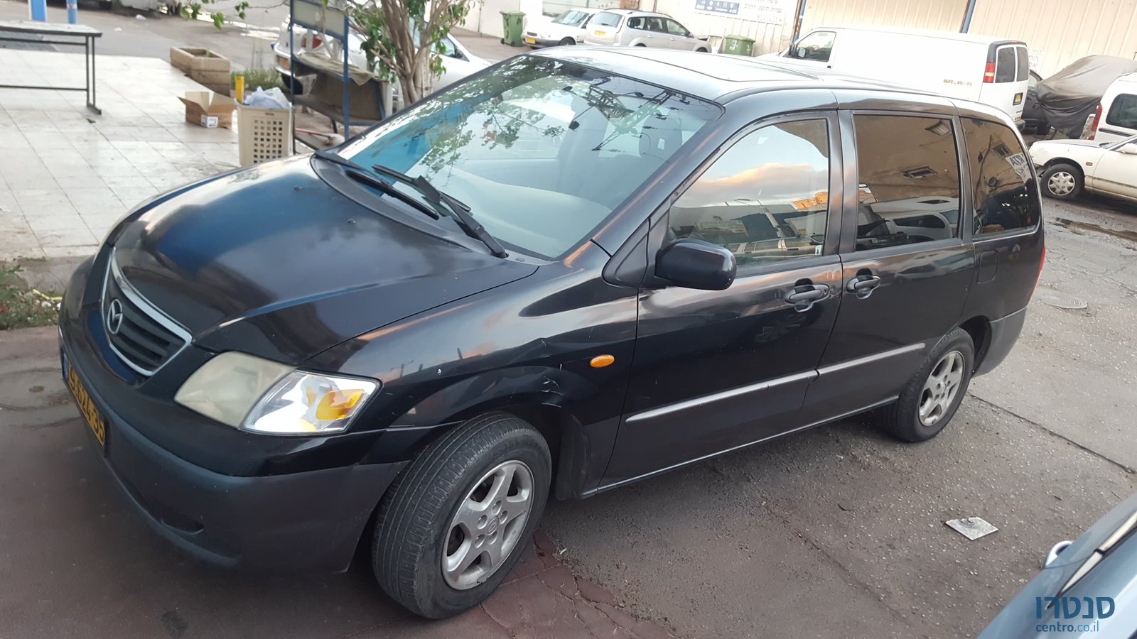 2002' Mazda MPV photo #1