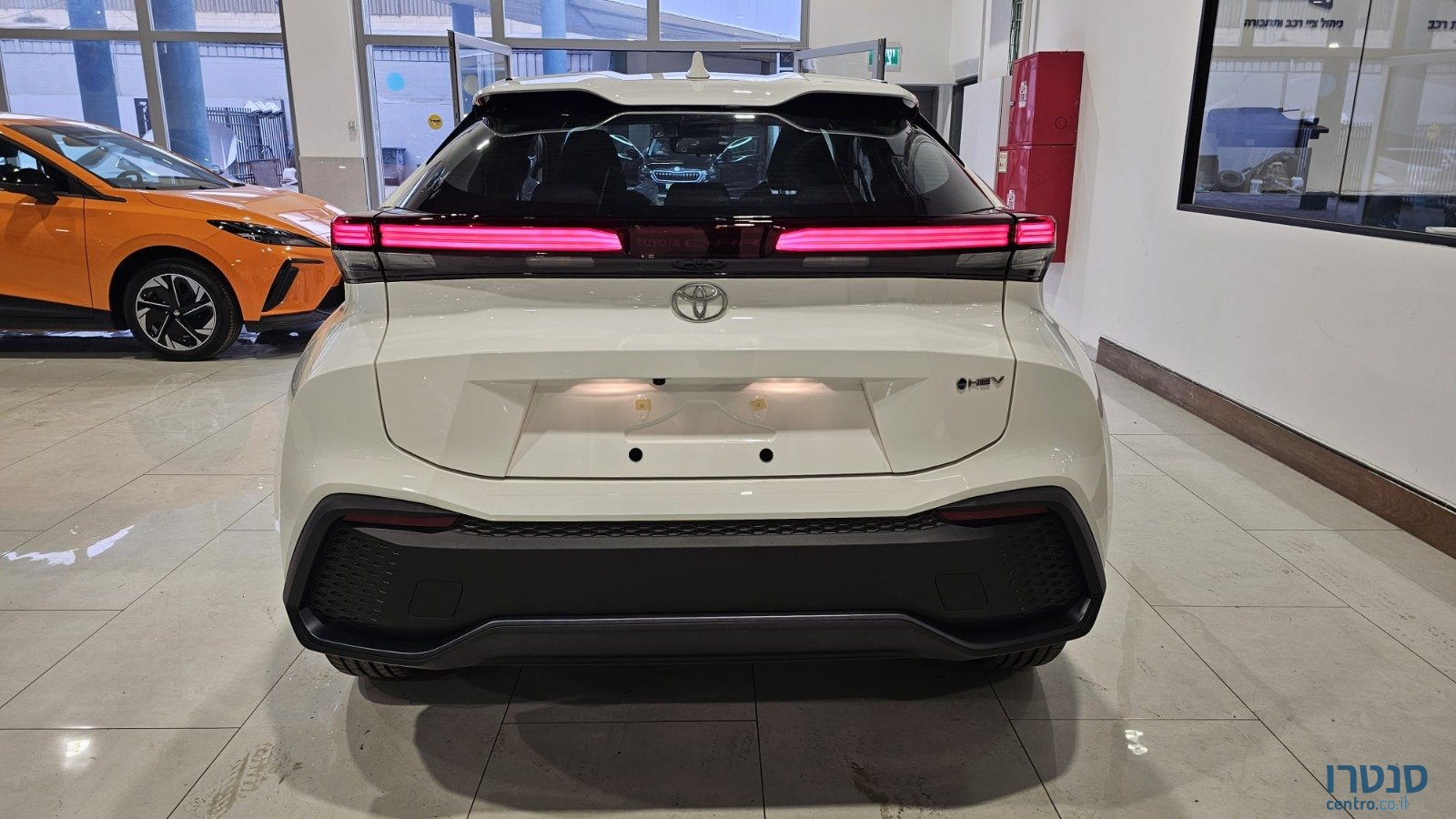 2025' Toyota C-HR photo #3