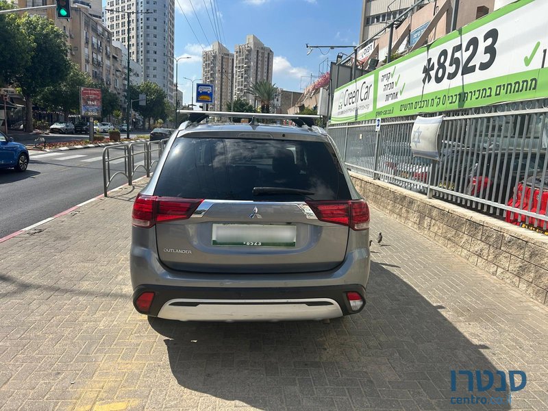 2021' Mitsubishi Outlander photo #5