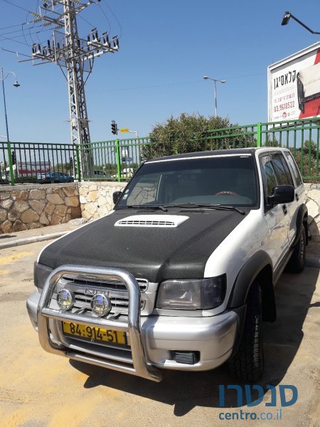 2004' Isuzu Trooper photo #1