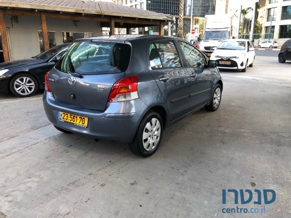 2009' Toyota Yaris photo #1