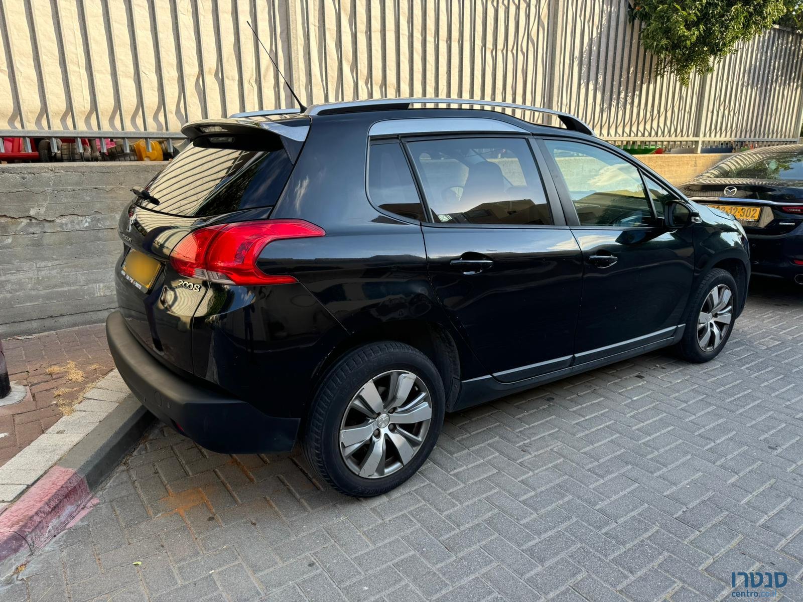 2015' Peugeot 2008 photo #4