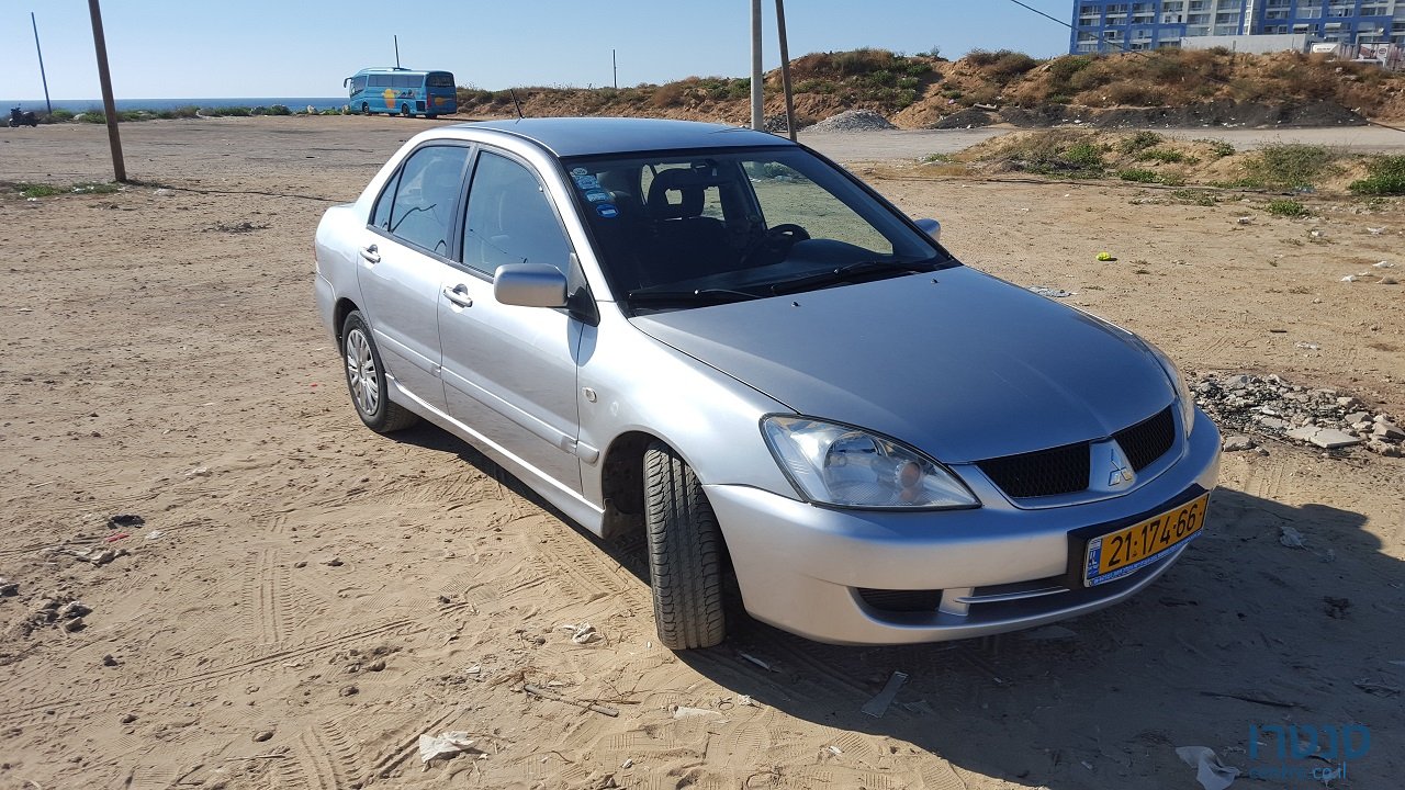 2008' Mitsubishi Lancer photo #3