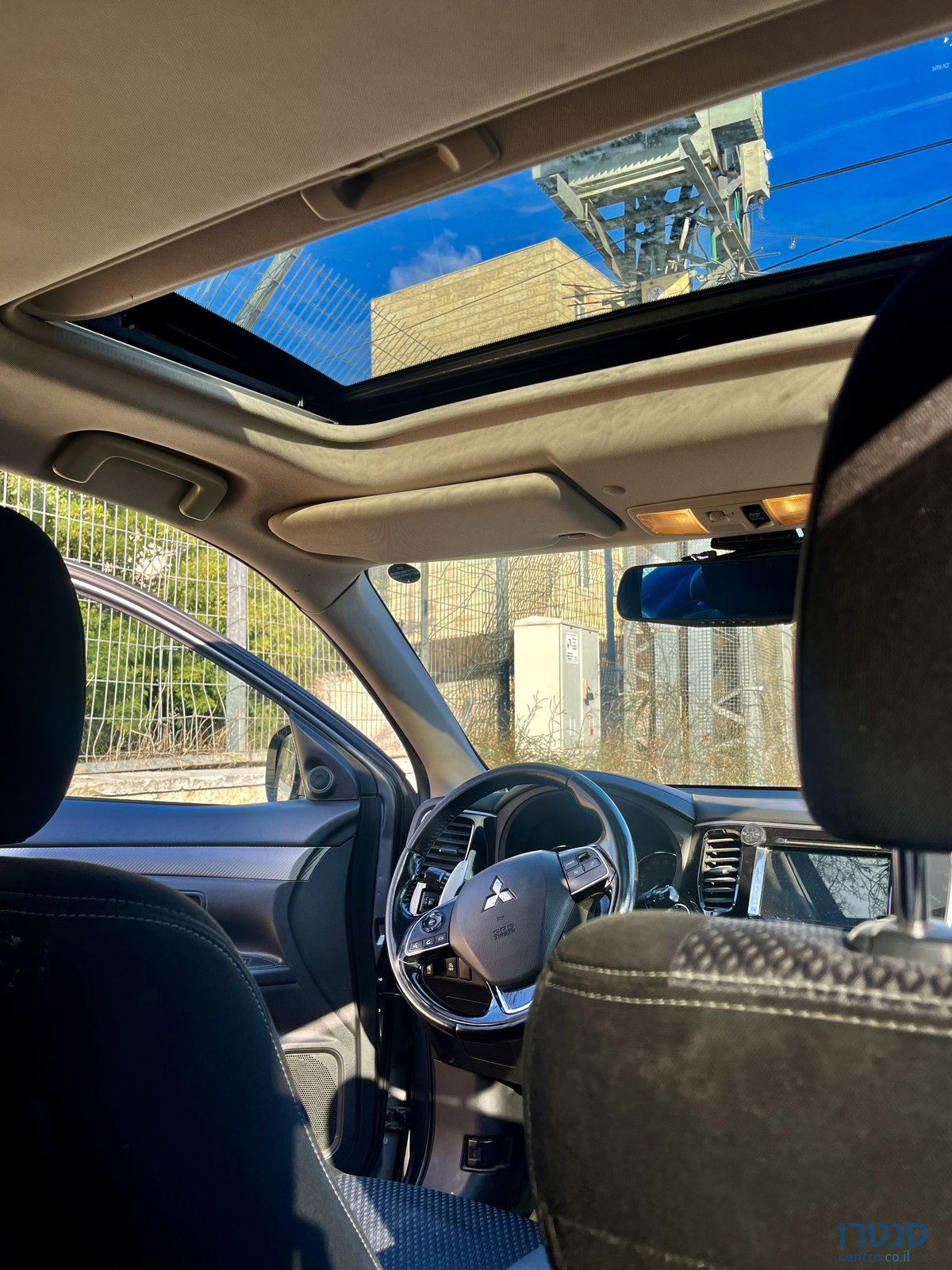 2017' Mitsubishi Outlander photo #5