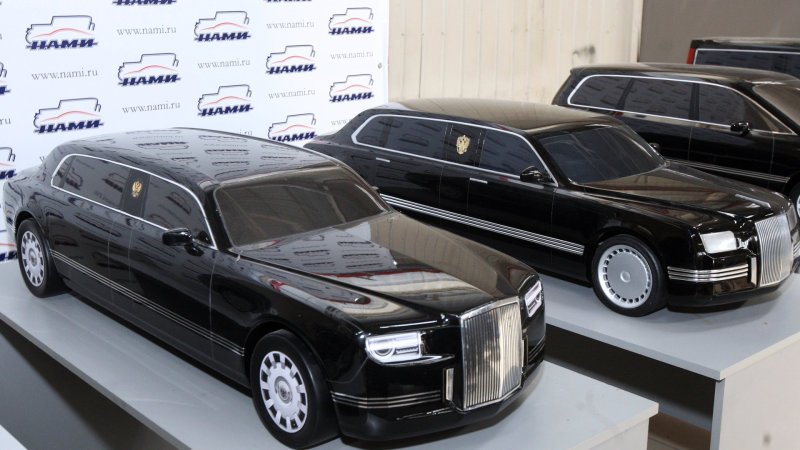 Russian President Putin's New Limo Makes Debut Ahead Of 2017 Production