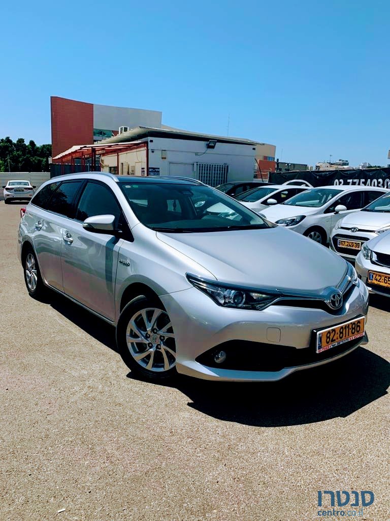 2016' Toyota Auris photo #1