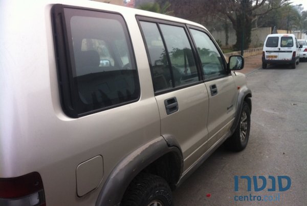 2001' Isuzu Trooper photo #3