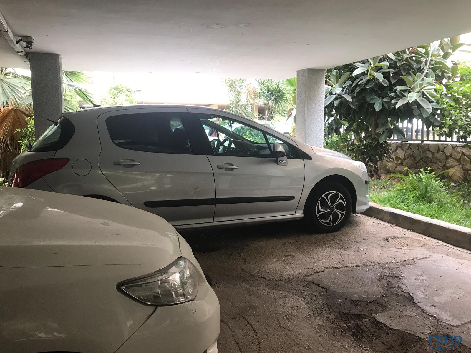 2009' Peugeot 308 photo #3