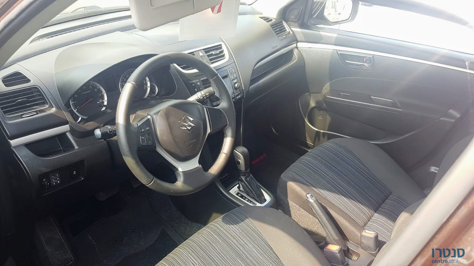 2014' Suzuki Swift photo #5