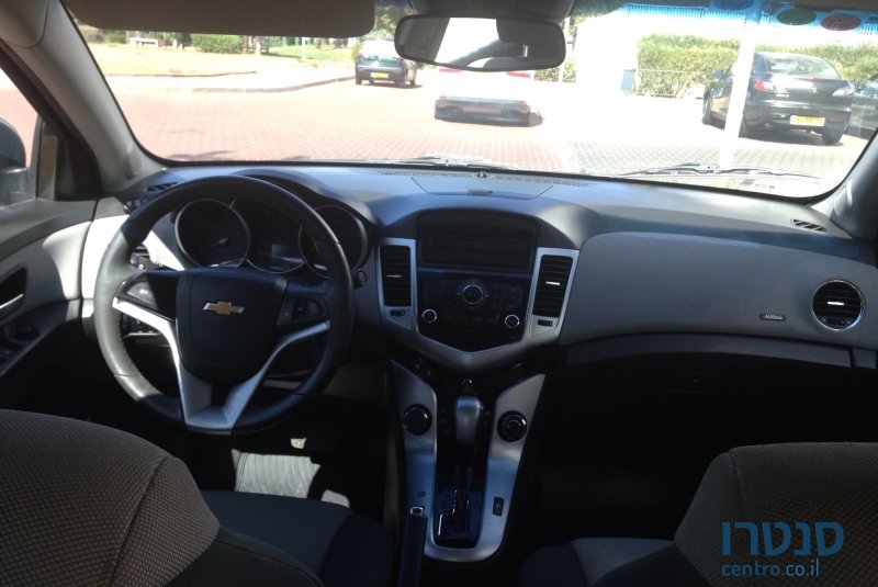 2010' Chevrolet Cruze photo #3