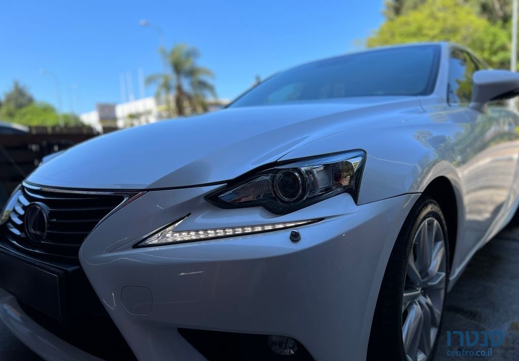 2017' Lexus Is300H לקסוס photo #3