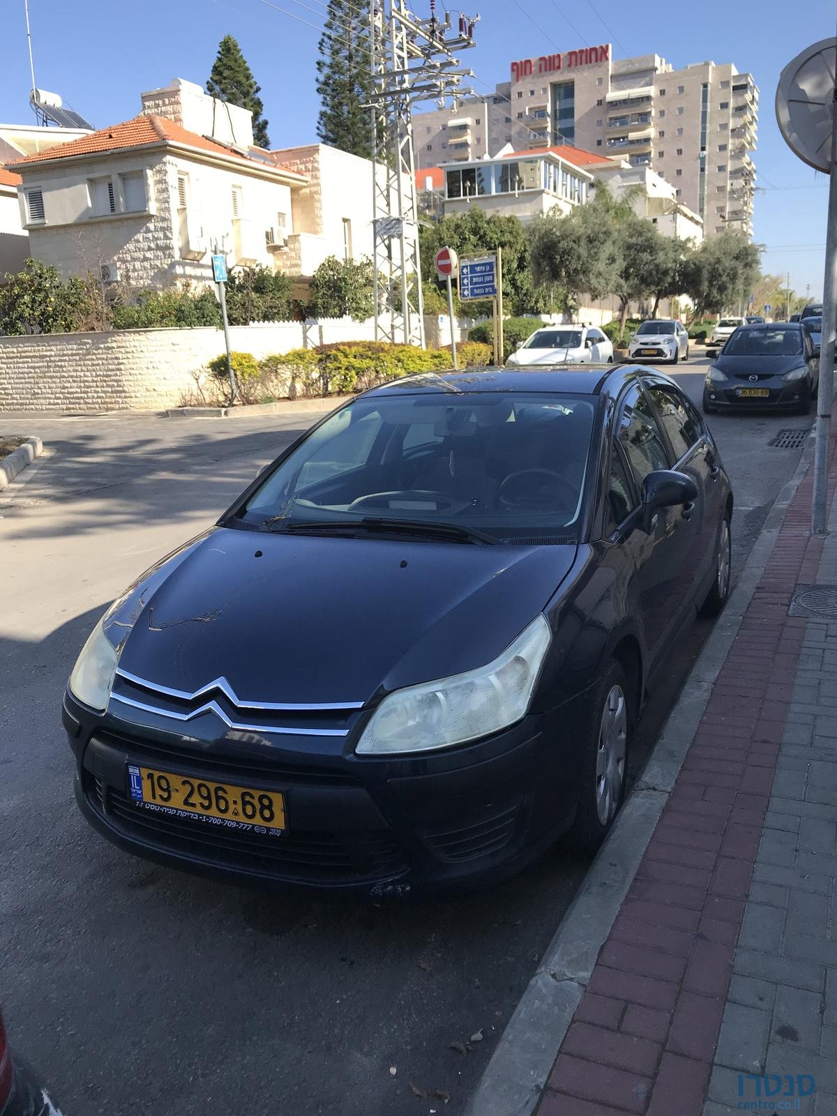 2008' Citroen C4 photo #4