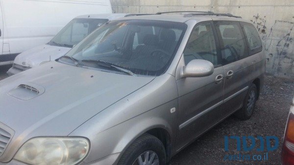 2002' Kia Carnival photo #1