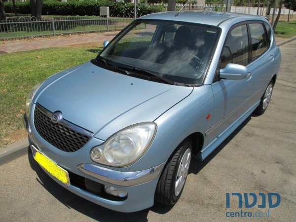 2004' Daihatsu Sirion photo #1