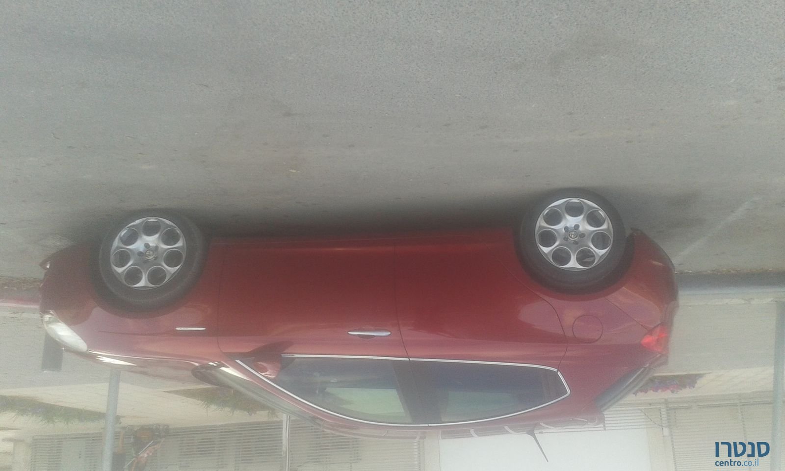 2012' Alfa Romeo Giulietta photo #1