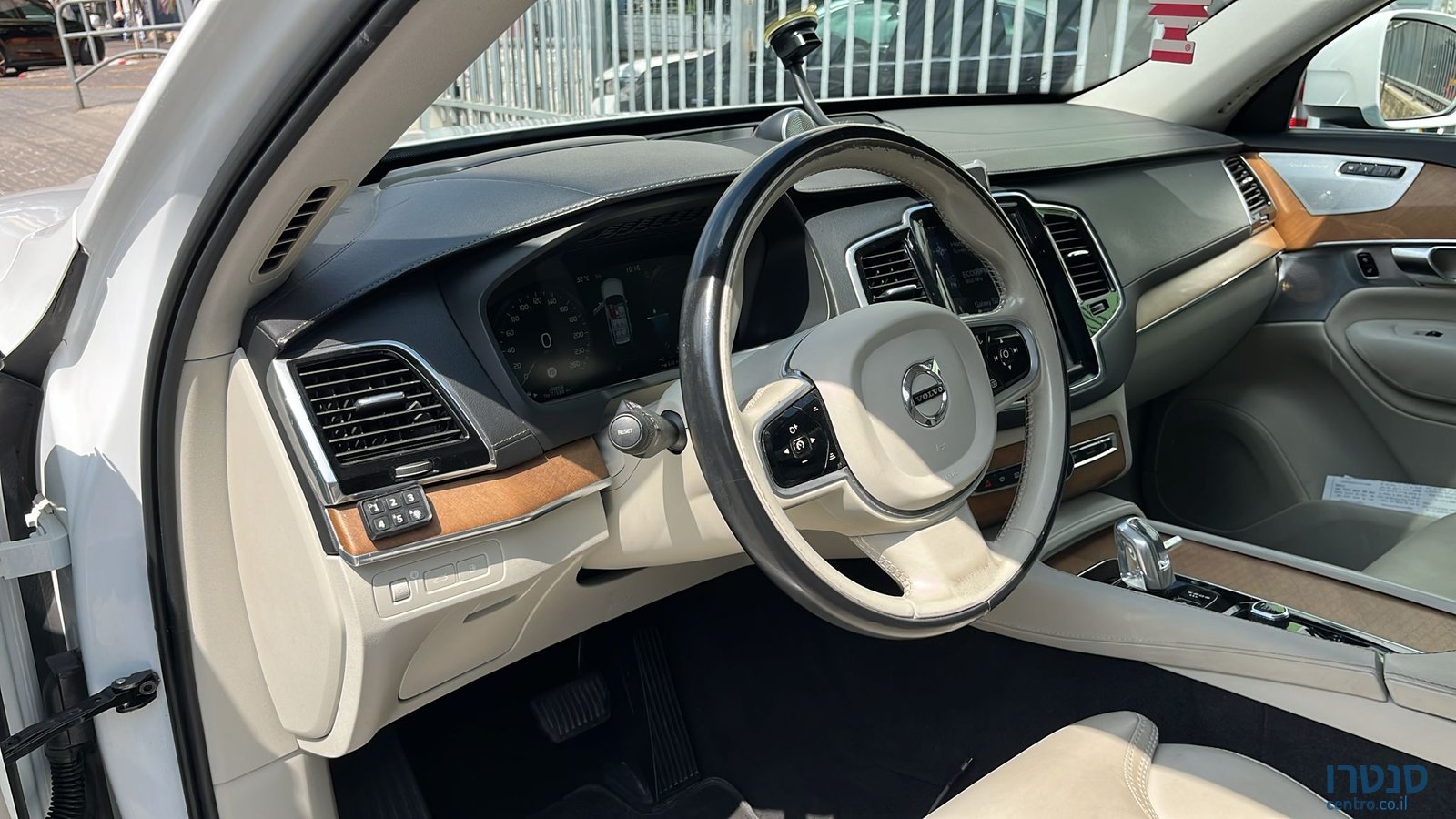 2019' Volvo XC90 photo #2