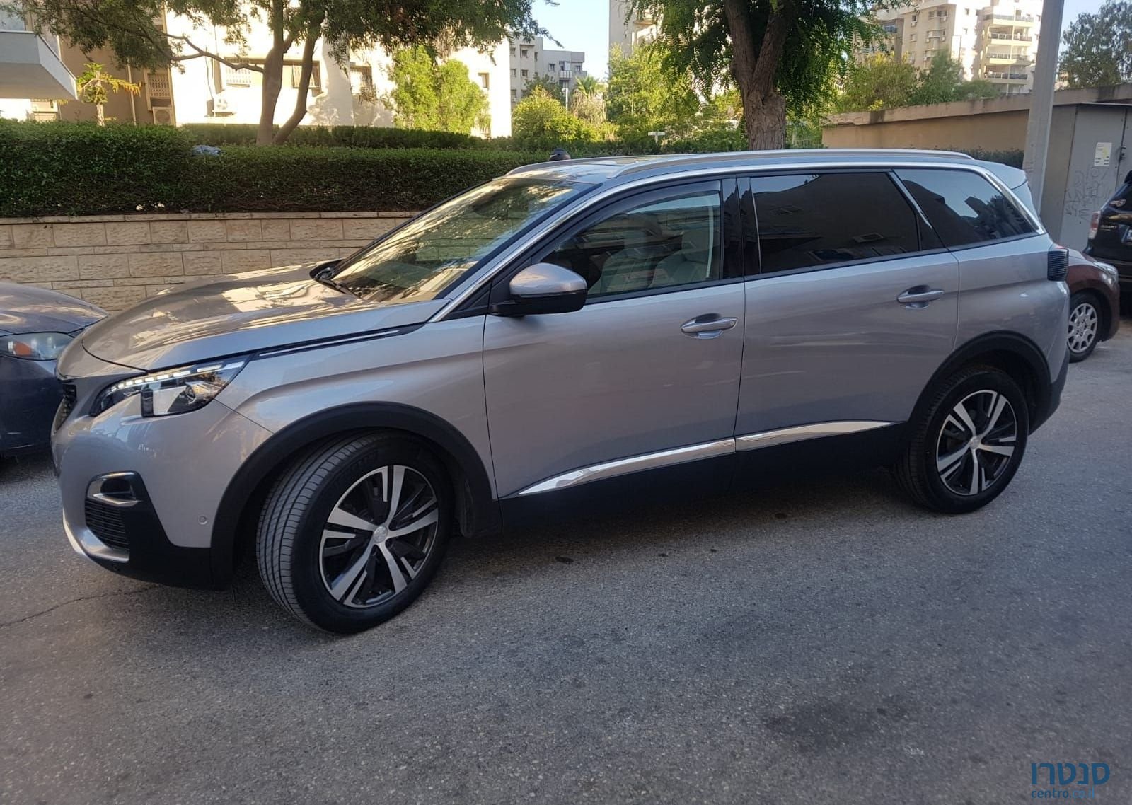 2020' Peugeot 5008 פיג'ו photo #3