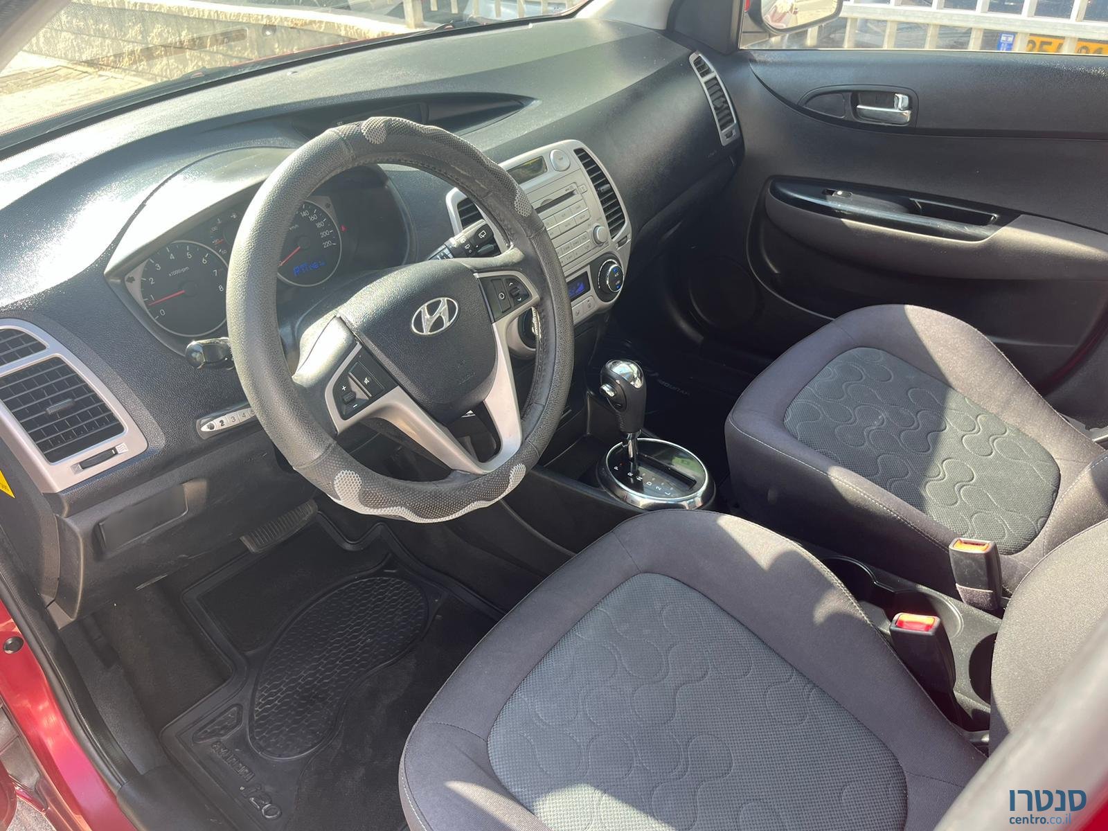 2011' Hyundai i20 photo #2