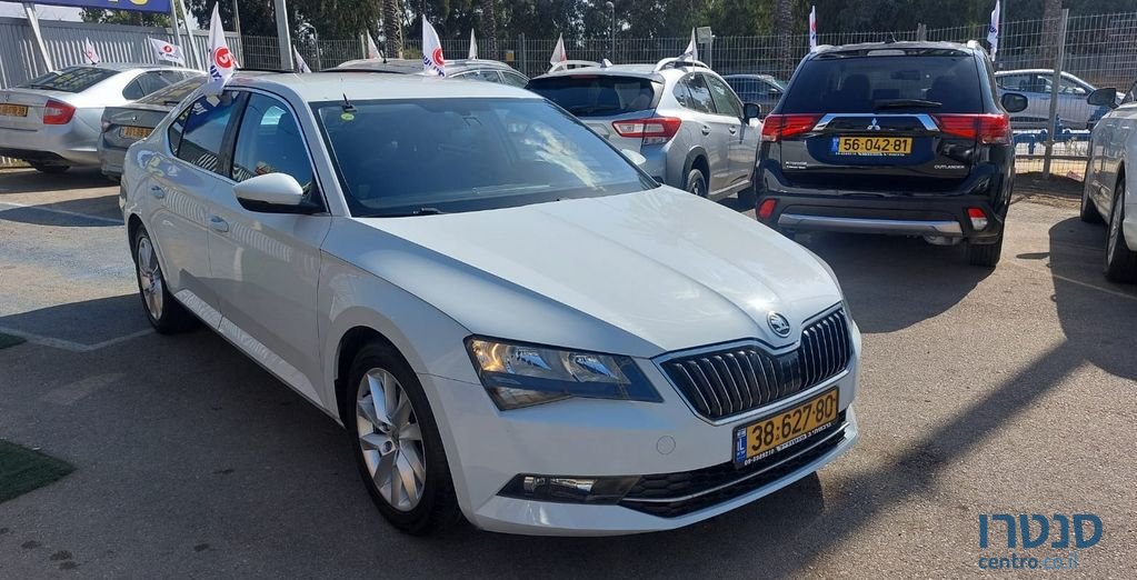 2017' Skoda Superb סקודה סופרב photo #2