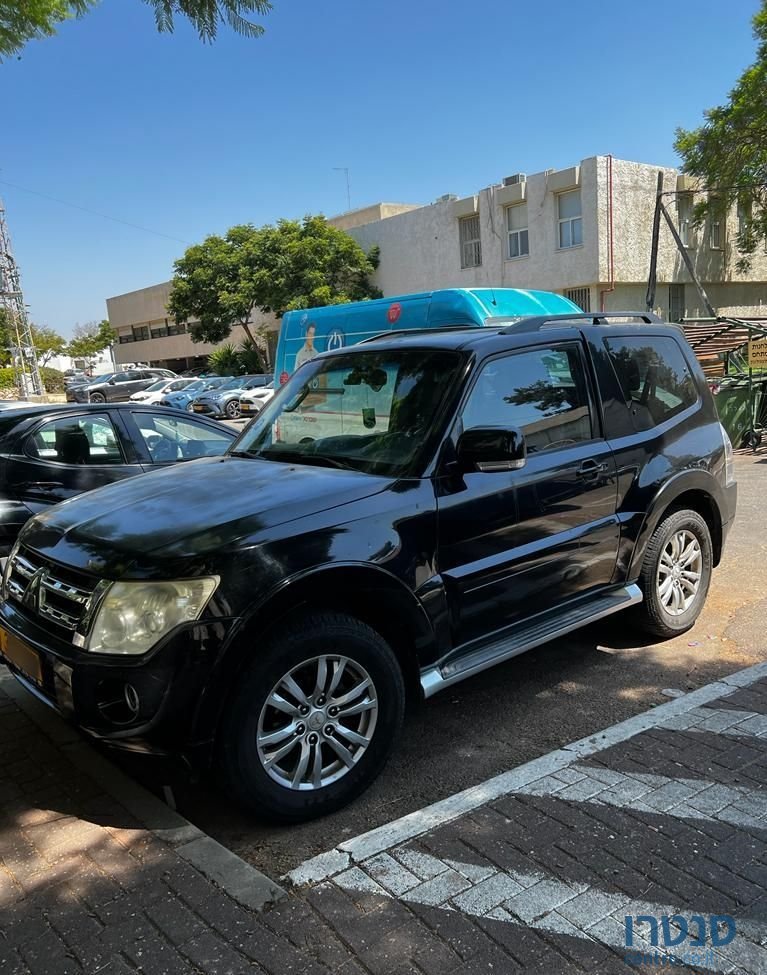 2013' Mitsubishi Pajero מיצובישי פג'רו photo #1