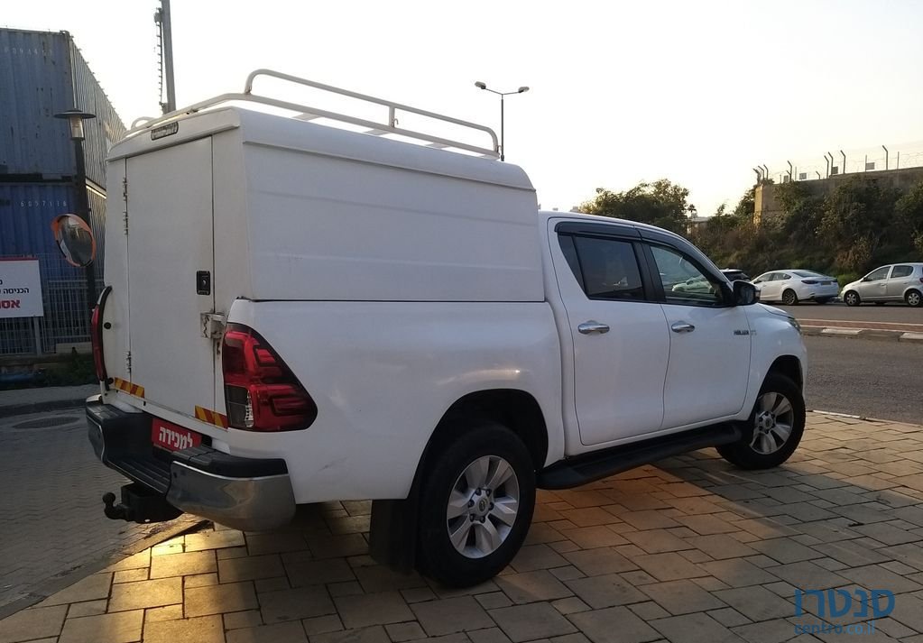 2017' Toyota Hilux טויוטה היילקס photo #2