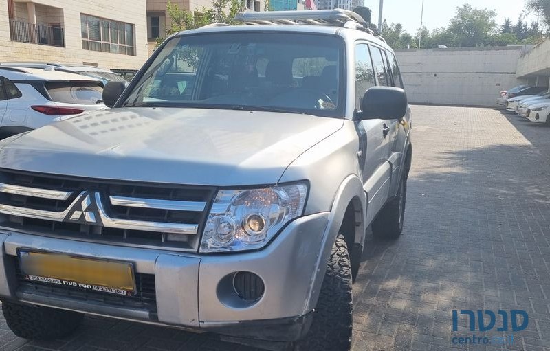 2009' Mitsubishi Pajero מיצובישי פג'רו photo #3