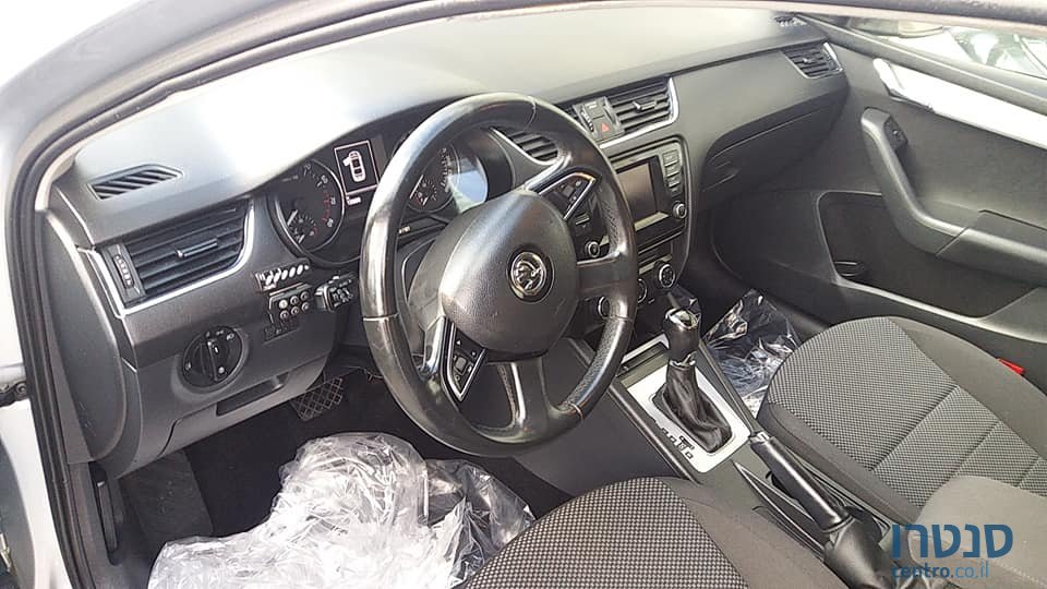 2016' Skoda Octavia photo #3