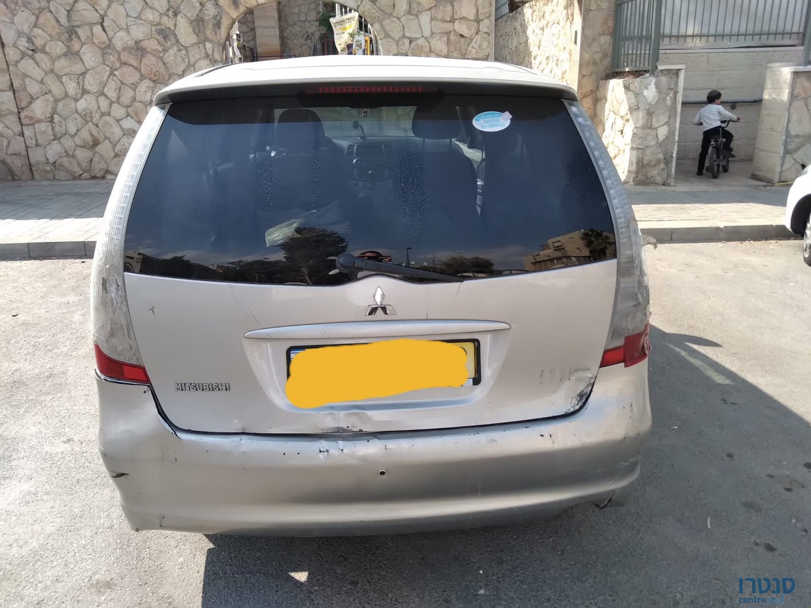 2010' Mitsubishi Grandis מיצובישי גרנדיס photo #2