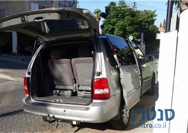 2004' Kia Carnival photo #3