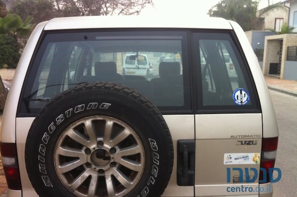 2001' Isuzu Trooper photo #4