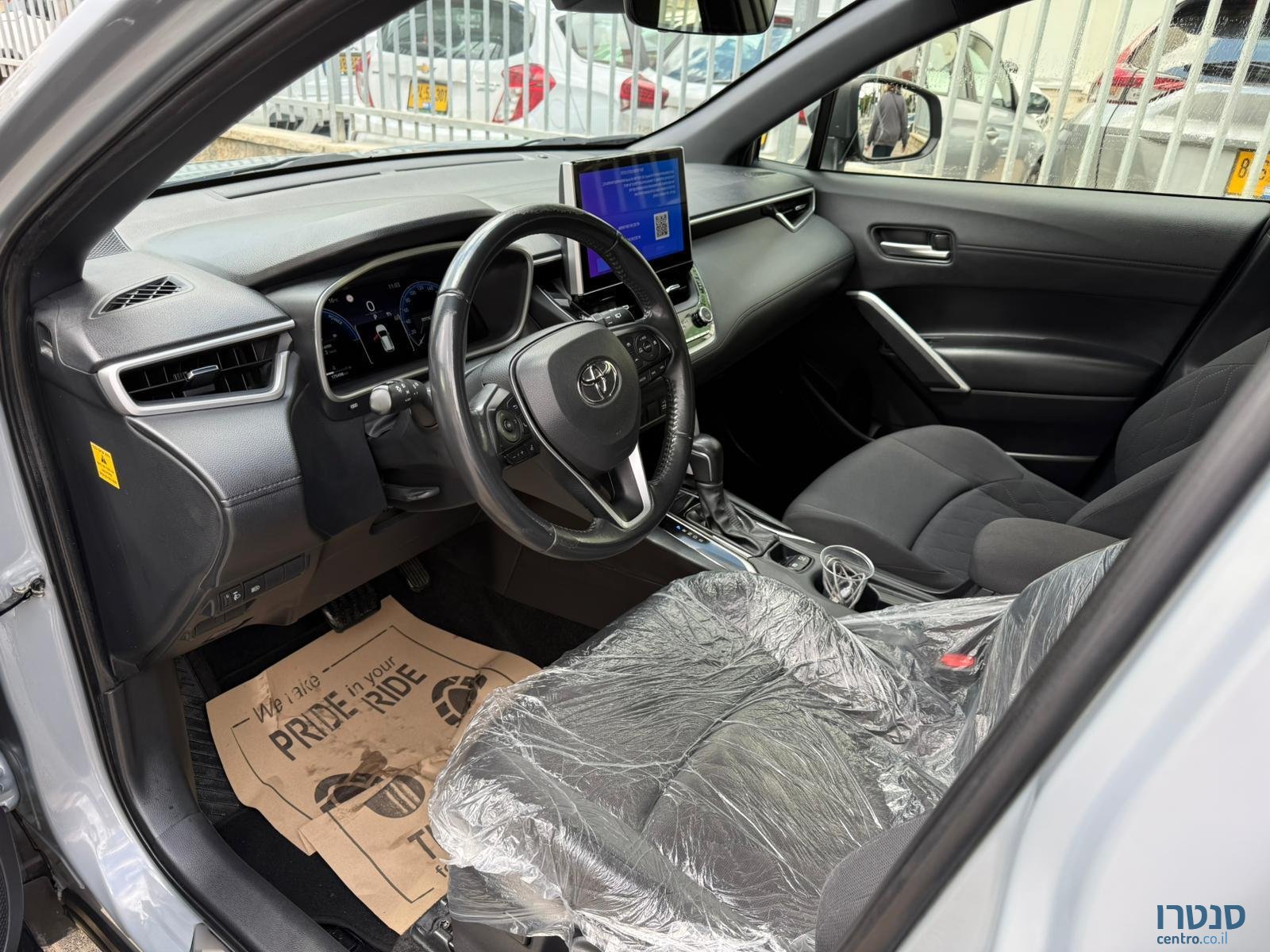 2023' Toyota Corolla Cross photo #2
