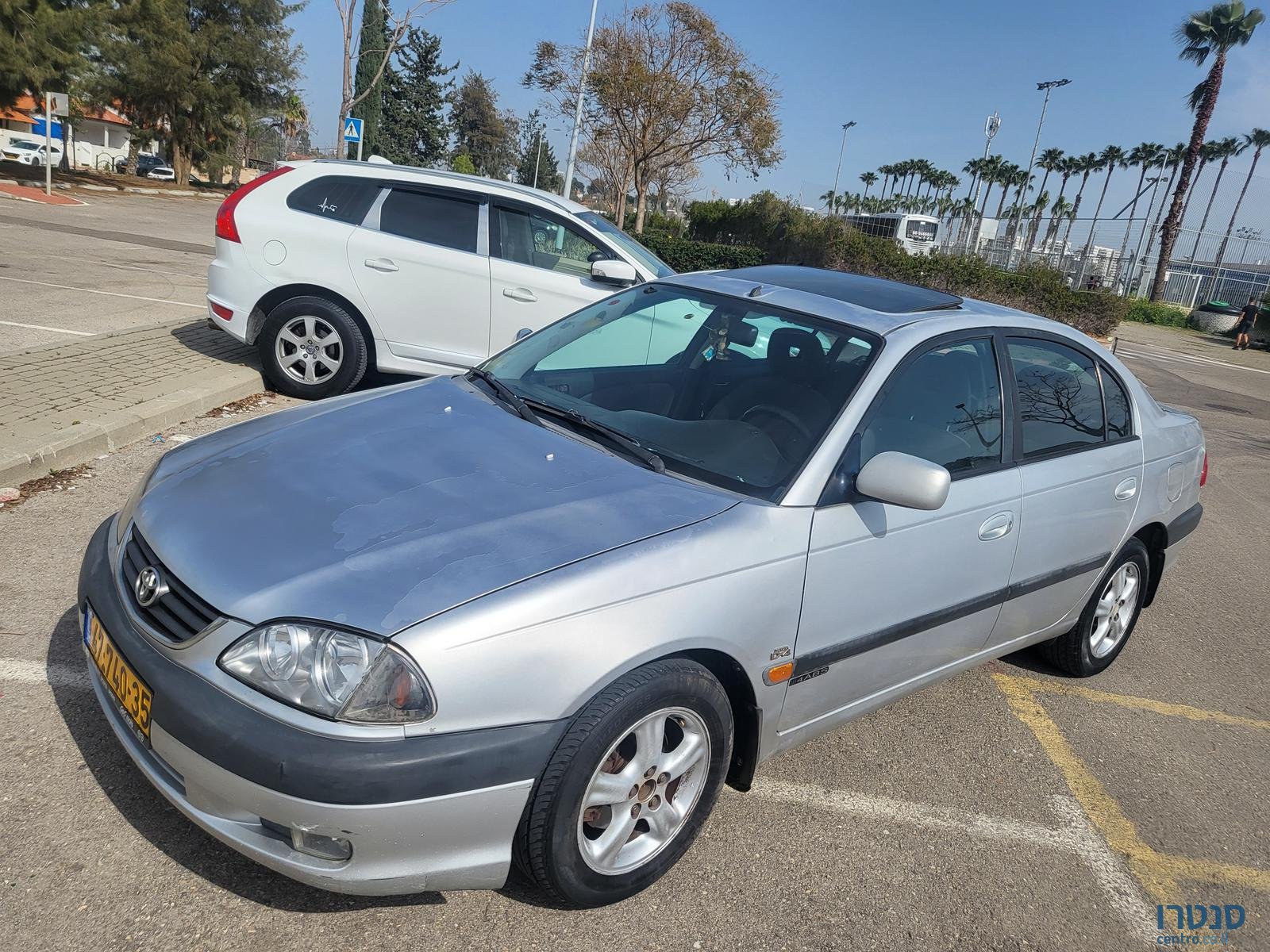 2002' Toyota Avensis photo #2