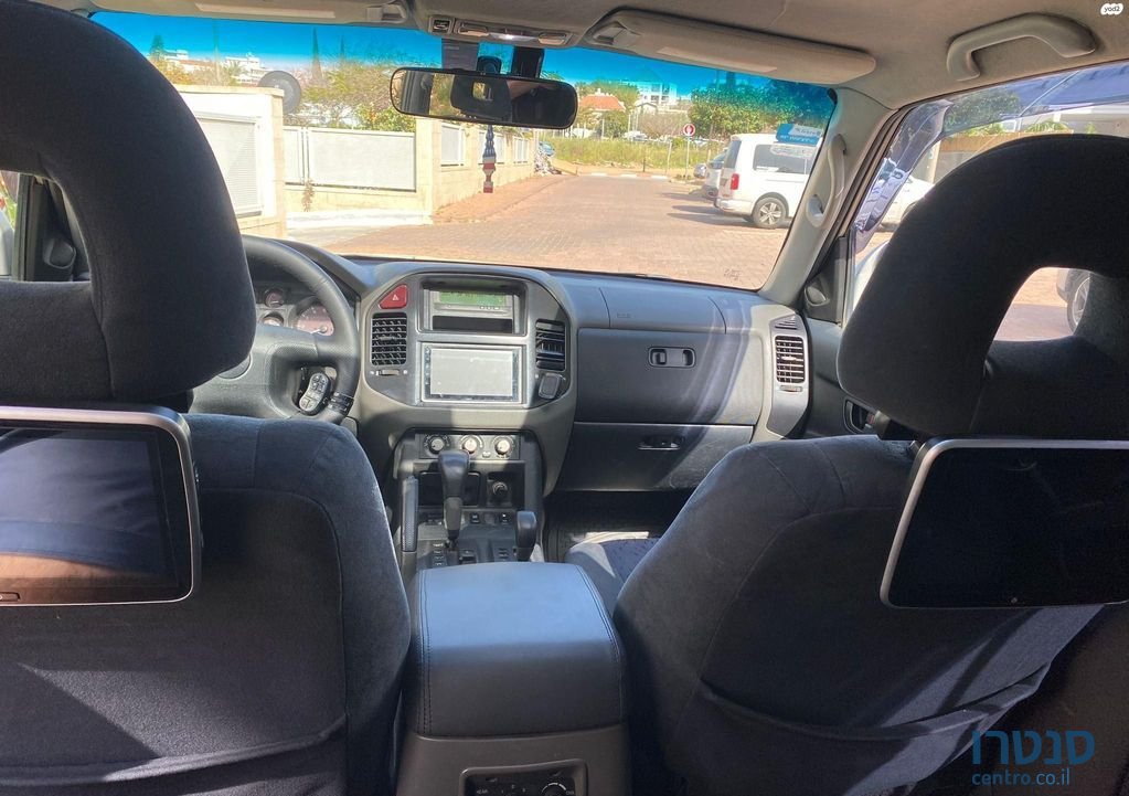 2002' Mitsubishi Pajero מיצובישי פג'רו photo #2