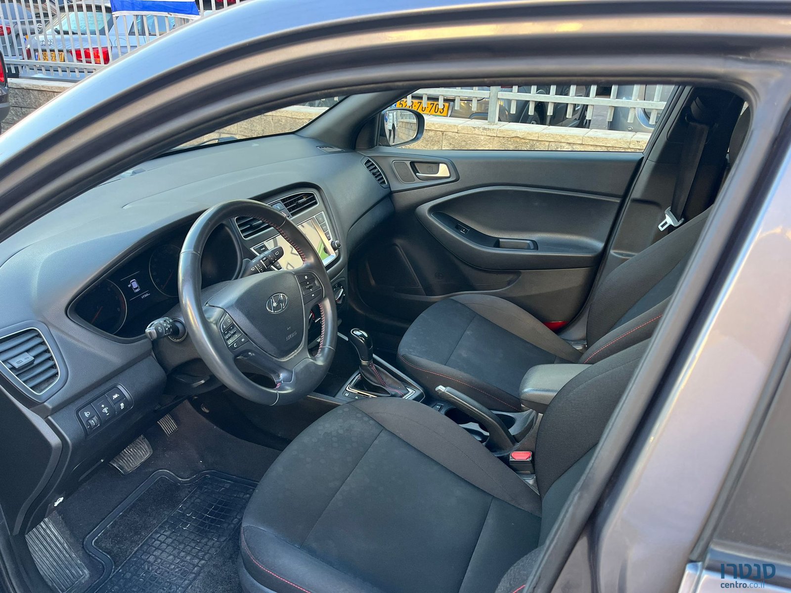 2020' Hyundai i20 photo #3