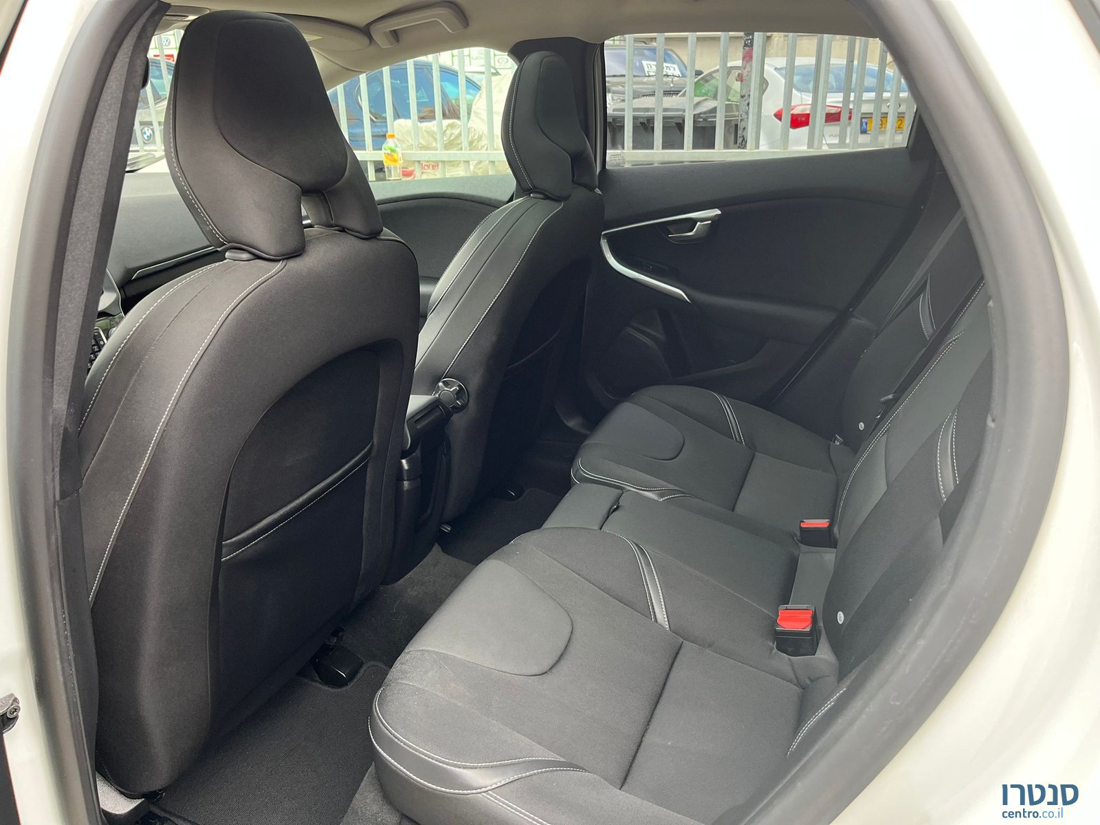 2020' Volvo V40 photo #2