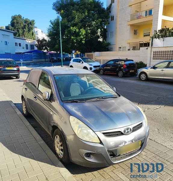 2011' Hyundai i20 יונדאי photo #3