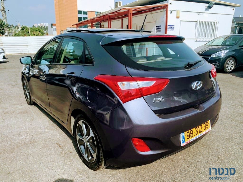 2017' Hyundai i30 photo #2