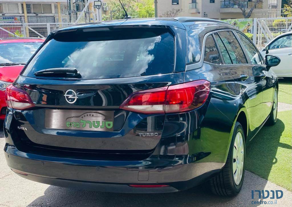 2017' Opel Astra photo #3