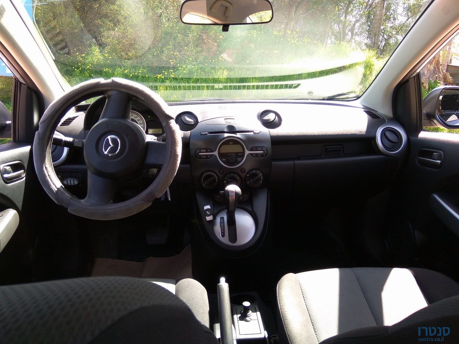 2011' Mazda 2 photo #2