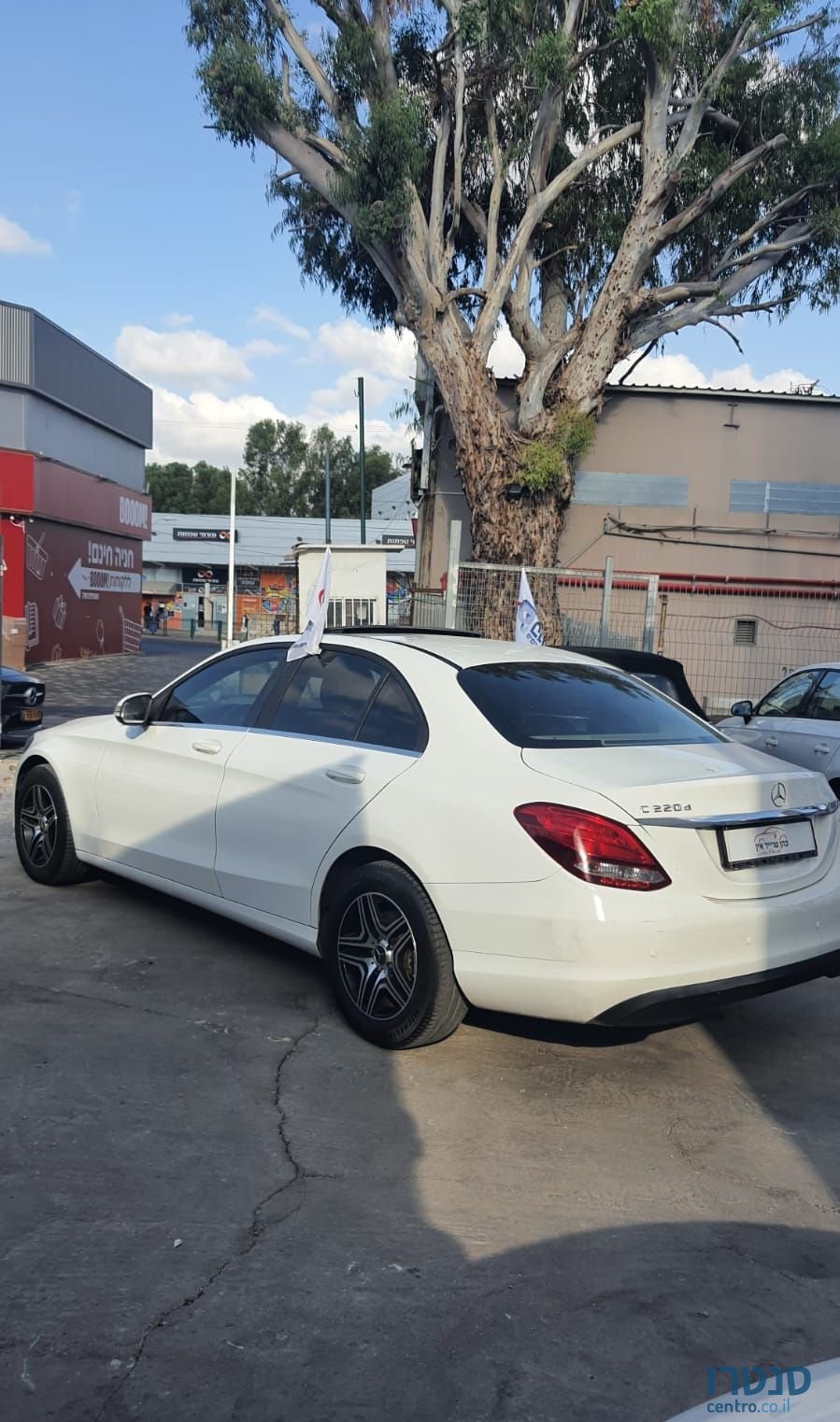 2016' Mercedes-Benz C-Class Taxi photo #3