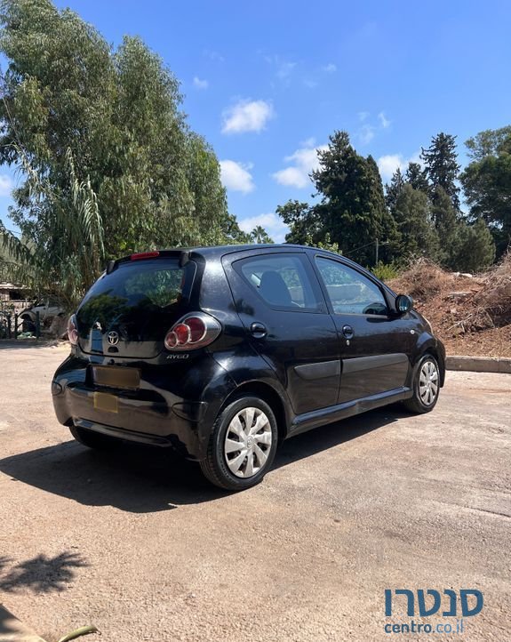 2012' Toyota Aygo טויוטה אייגו photo #2