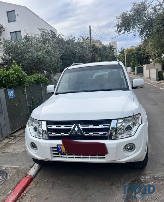 2014' Mitsubishi Pajero מיצובישי פג'רו photo #3