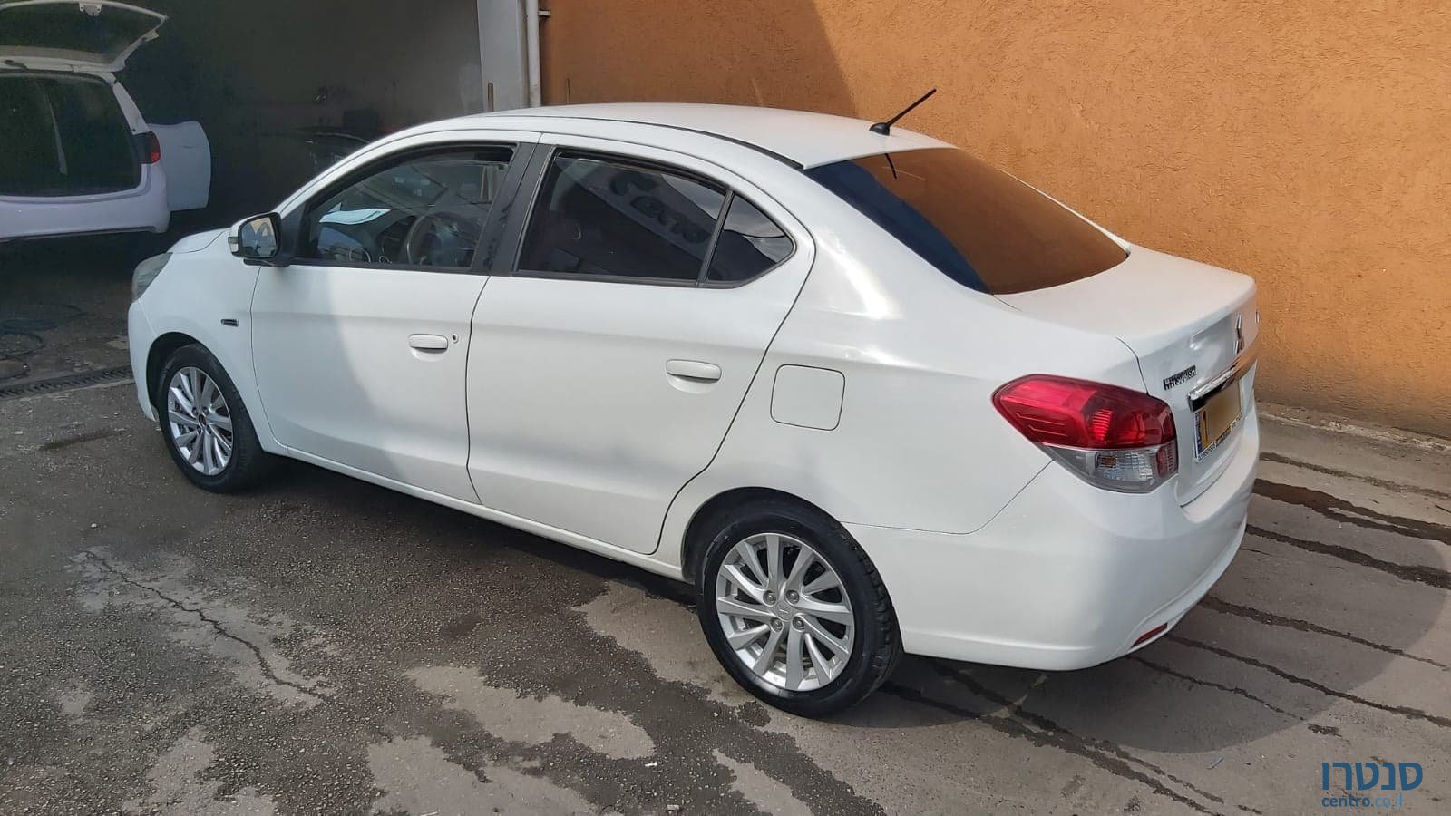 2015' Mitsubishi Attrage photo #2